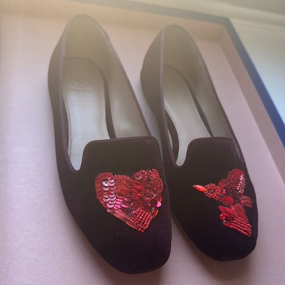 Embroidered Heart Loafers - Black and Red